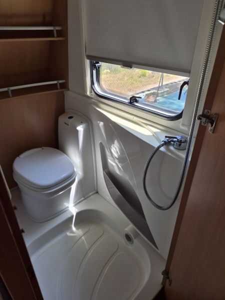 En venta Knaus Sudwing 500 FSK Blanco 2009 Valencia foto 6