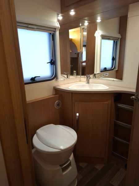 En venta Knaus Sport 580 QS 2018 Sevilla foto 8