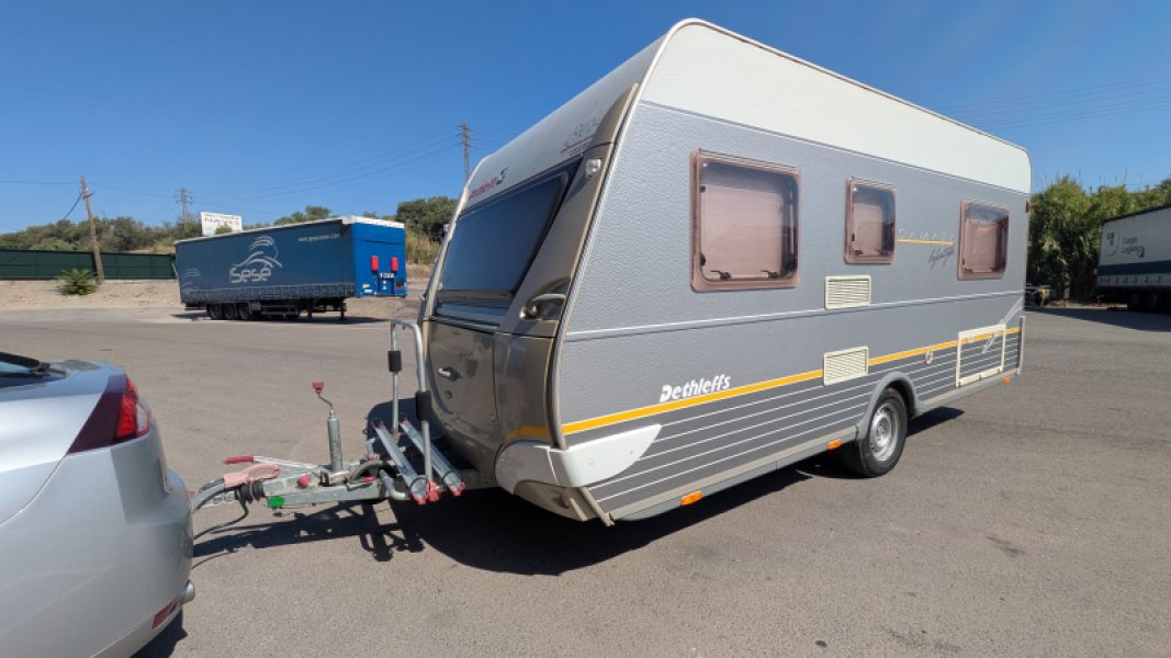 En venta Dethleffs Camper Lifestyle 450 DB  Gris 2006 Barcelona foto 2