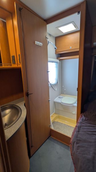 En venta Dethleffs Camper Lifestyle 450 DB  Gris 2006 Barcelona foto 9