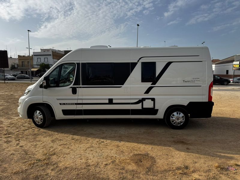 En venta Adria Twin Family 600 SP Axess 2021 Blanco 2020 Sevilla foto 8