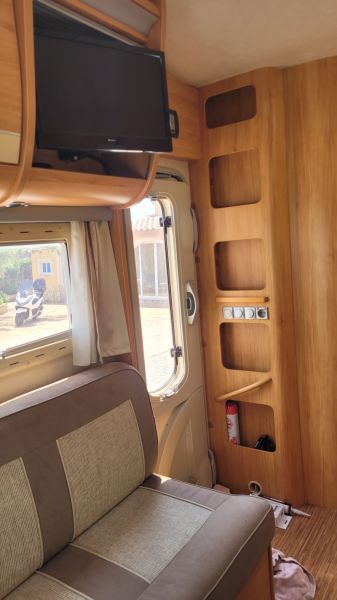 En venta Adria CORAL A 680 SK Blanco 2009 Tarragona foto 19