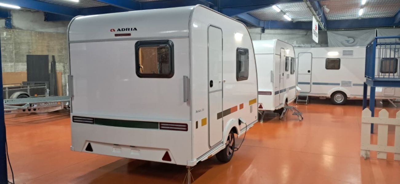 En venta Adria Adria Aviva 300 LH 01 750 KG Blanco 2026 Barcelona foto 2