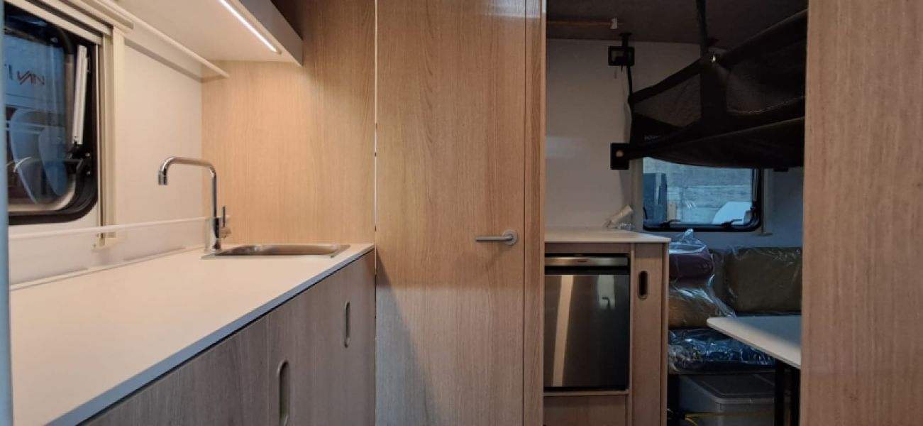 En venta Adria Adria Aviva 300 LH 01 750 KG Blanco 2026 Barcelona foto 6