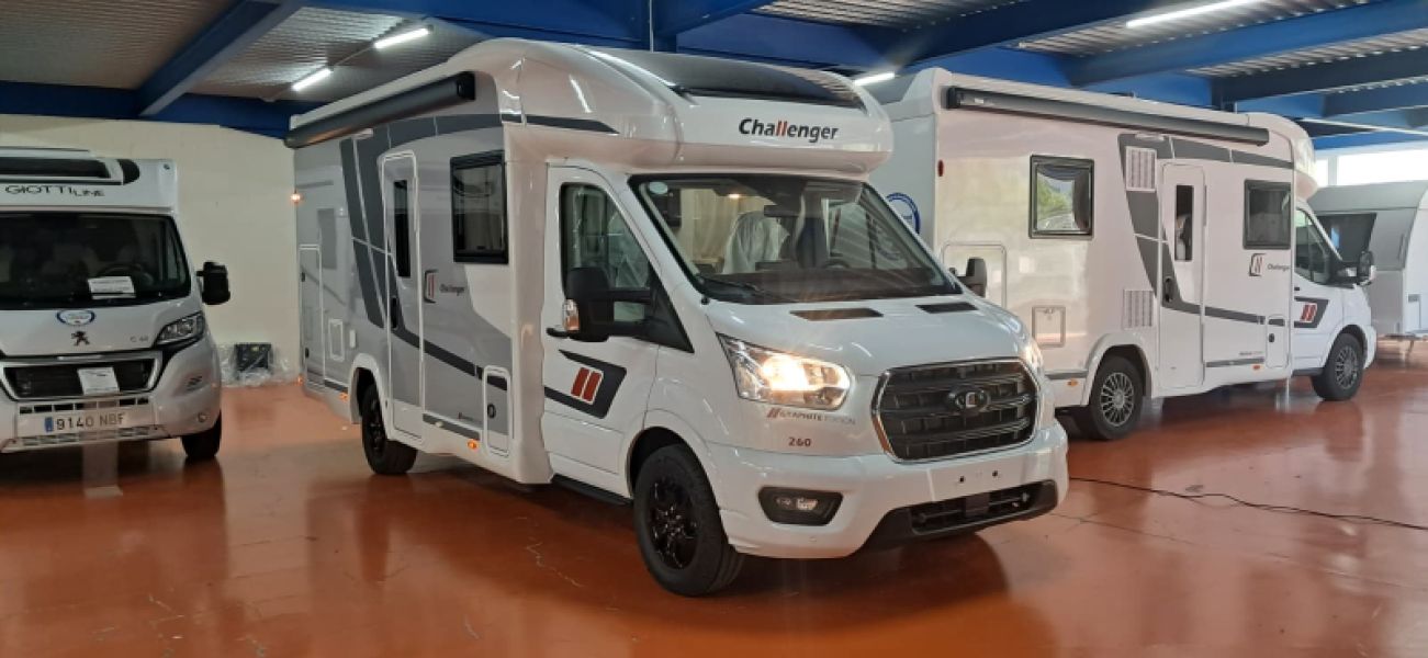 En venta Challenger Challenger Ford 260 Graphite Edition 165 CV Automatic Blanco 2026 Barcelona foto 1