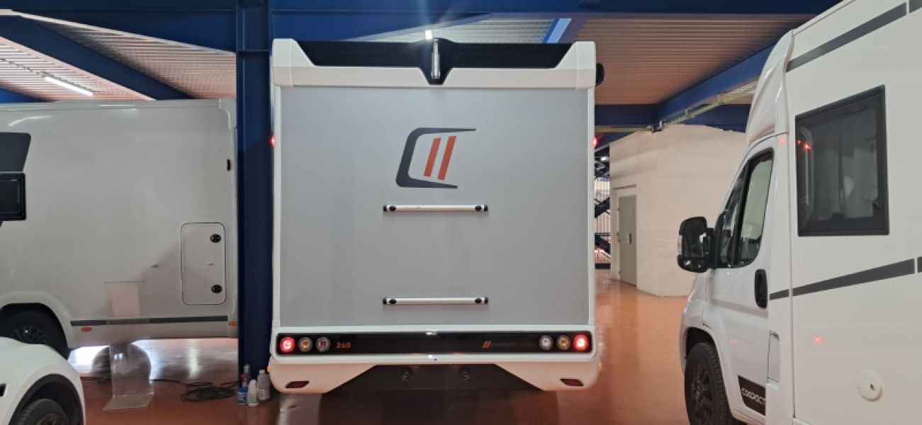 En venta Challenger Challenger Ford 260 Graphite Edition 165 CV Automatic Blanco 2026 Barcelona foto 2