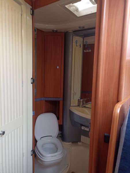 En venta Dethleffs Dethleffs Advantage Globetrotter A5881 Blanco 2005 A Coruña foto 8