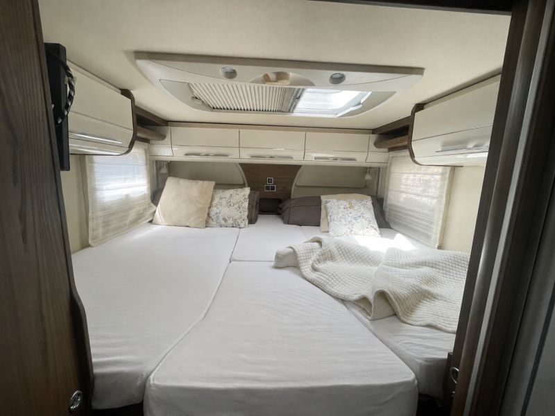 En venta Hymer / Eriba / Hymercar HYMER CLASE B-SL 704 Gris 2019 Madrid foto 2