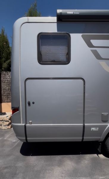 En venta Hymer / Eriba / Hymercar HYMER CLASE B-SL 704 Gris 2019 Madrid foto 3