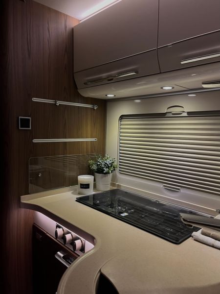 En venta Hymer / Eriba / Hymercar HYMER CLASE B-SL 704 Gris 2019 Madrid foto 5