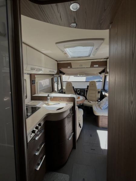 En venta Hymer / Eriba / Hymercar HYMER CLASE B-SL 704 Gris 2019 Madrid foto 7