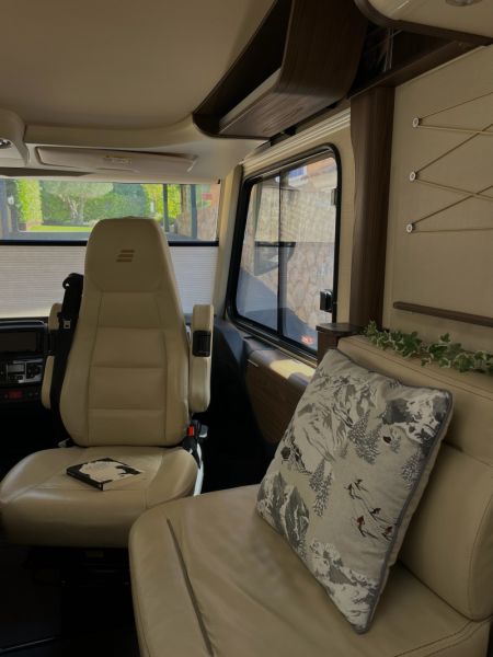 En venta Hymer / Eriba / Hymercar HYMER CLASE B-SL 704 Gris 2019 Madrid foto 9