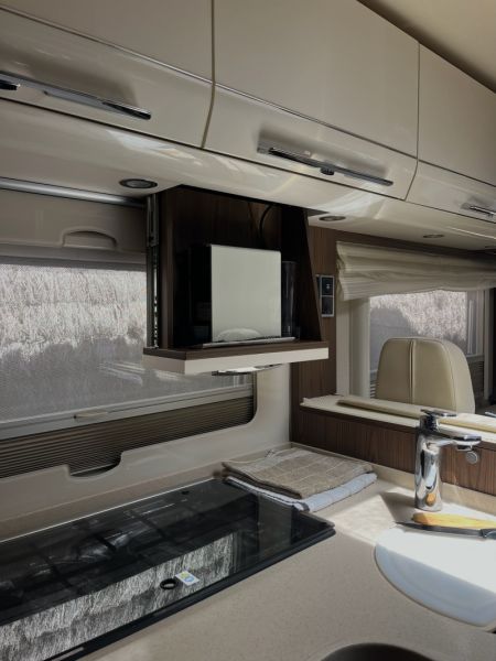En venta Hymer / Eriba / Hymercar HYMER CLASE B-SL 704 Gris 2019 Madrid foto 11