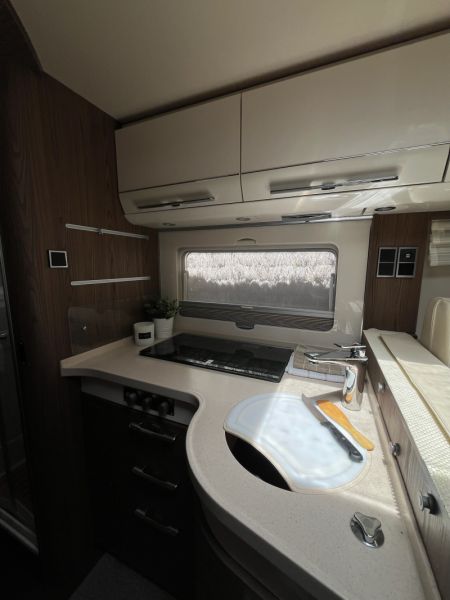 En venta Hymer / Eriba / Hymercar HYMER CLASE B-SL 704 Gris 2019 Madrid foto 12