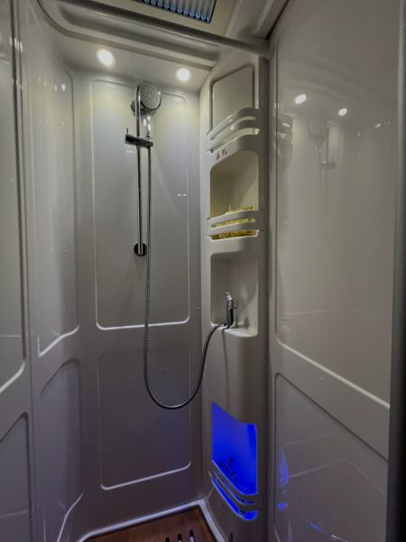 En venta Hymer / Eriba / Hymercar HYMER CLASE B-SL 704 Gris 2019 Madrid foto 13