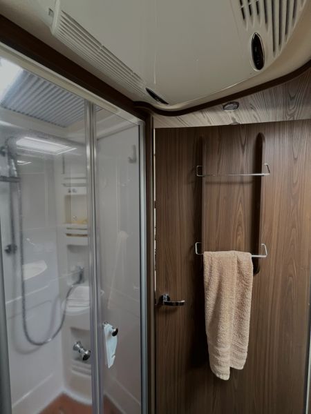 En venta Hymer / Eriba / Hymercar HYMER CLASE B-SL 704 Gris 2019 Madrid foto 20