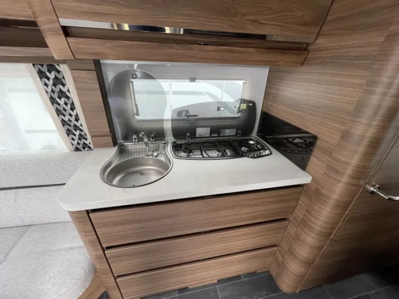 En venta Tabbert Tabbert Puccini 550 E 2.5 (2022) – Estado Impecable / Reestreno (Solo 2.800 km) Blanco 2022 Valencia foto 3