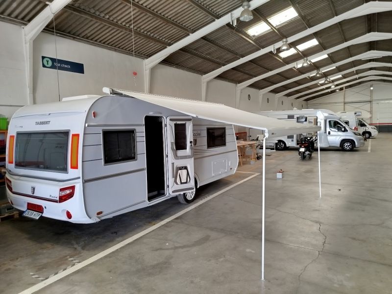 En venta Tabbert Tabbert Puccini 550 E 2.5 (2022) – Estado Impecable / Reestreno (Solo 2.800 km) Blanco 2022 Valencia foto 11