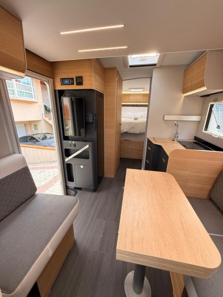 En venta Adria Matrix  650 DC 60Y LUXE Gris 2026 Pontevedra foto 2
