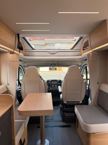 En venta Adria Matrix  650 DC 60Y LUXE Gris 2026 Pontevedra foto 4