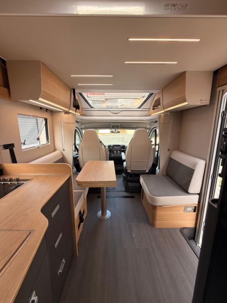 En venta Adria Matrix  650 DC 60Y LUXE Gris 2026 Pontevedra foto 5