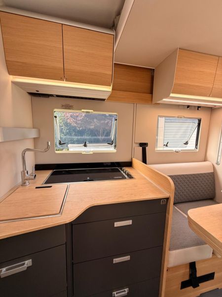 En venta Adria Matrix  650 DC 60Y LUXE Gris 2026 Pontevedra foto 6