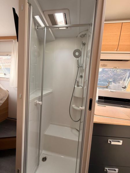 En venta Adria Matrix  650 DC 60Y LUXE Gris 2026 Pontevedra foto 7