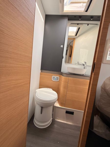 En venta Adria Matrix  650 DC 60Y LUXE Gris 2026 Pontevedra foto 8