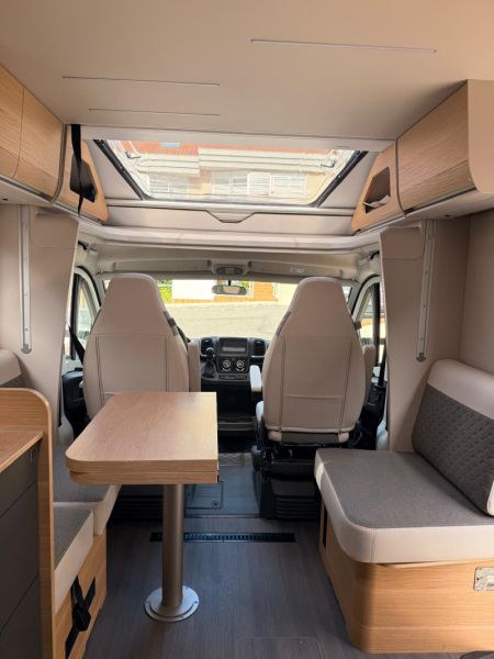 En venta Adria Matrix  650 DC 60Y LUXE Gris 2026 Pontevedra foto 13