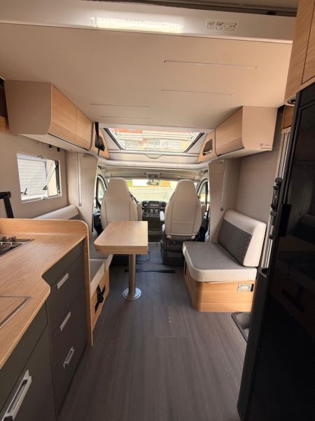 En venta Adria Matrix  650 DC 60Y LUXE Gris 2026 Pontevedra foto 14