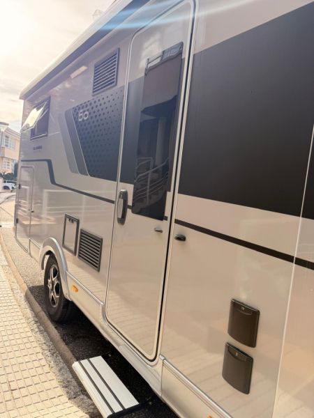 En venta Adria Matrix  650 DC 60Y LUXE Gris 2026 Pontevedra foto 17