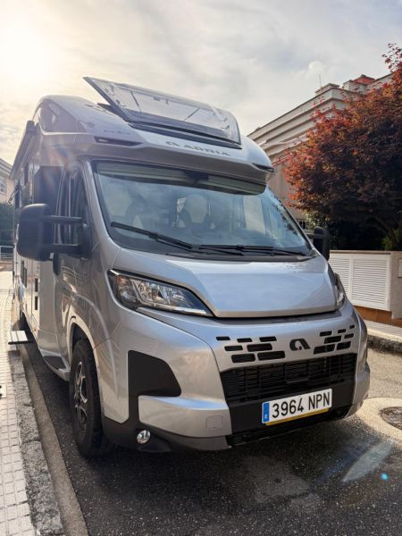 En venta Adria Matrix  650 DC 60Y LUXE Gris 2026 Pontevedra foto 1