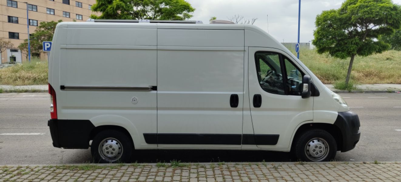 En venta Peugot Boxer L2H2 Blanco 2013 Madrid foto 1