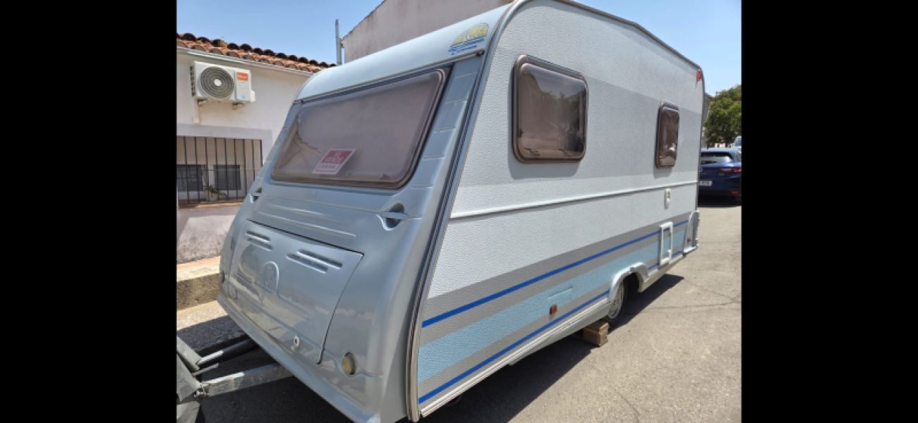 En venta Adria Ace Camel 470 Gris 2006 Cáceres foto 3