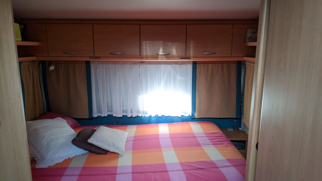 En venta Knaus Südwind 550 TKF 2,5 Blanco 2004 Barcelona foto 4