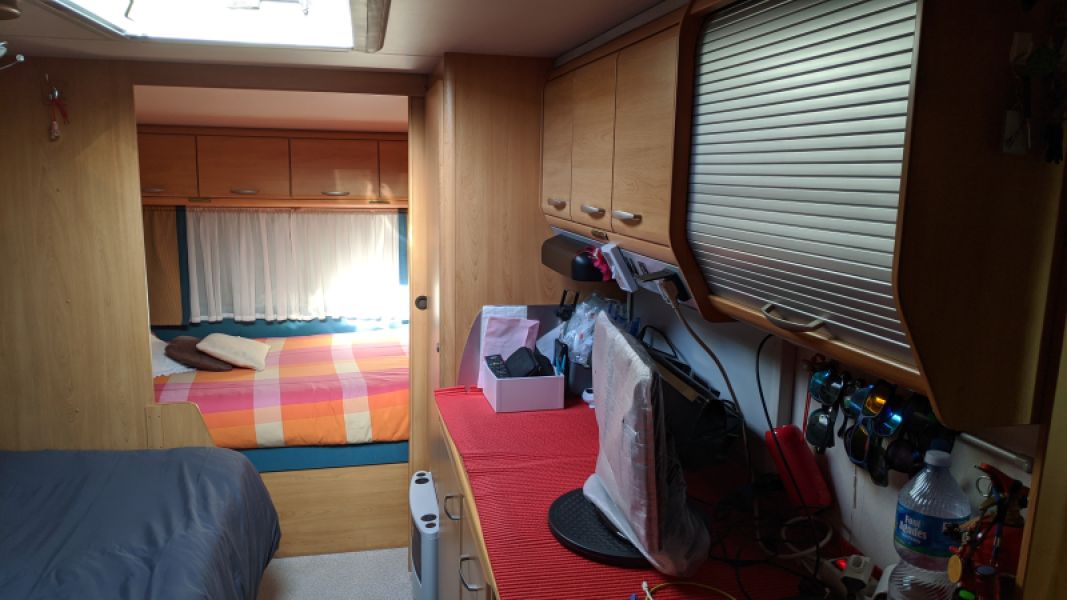 En venta Knaus Südwind 550 TKF 2,5 Blanco 2004 Barcelona foto 6
