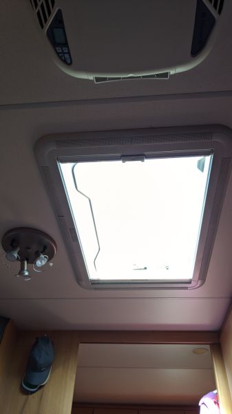 En venta Knaus Südwind 550 TKF 2,5 Blanco 2004 Barcelona foto 14