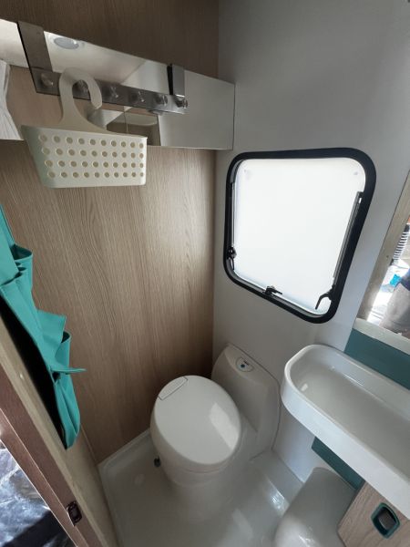 En venta Adria Aviva 350 L Blanco 2018 Barcelona foto 10