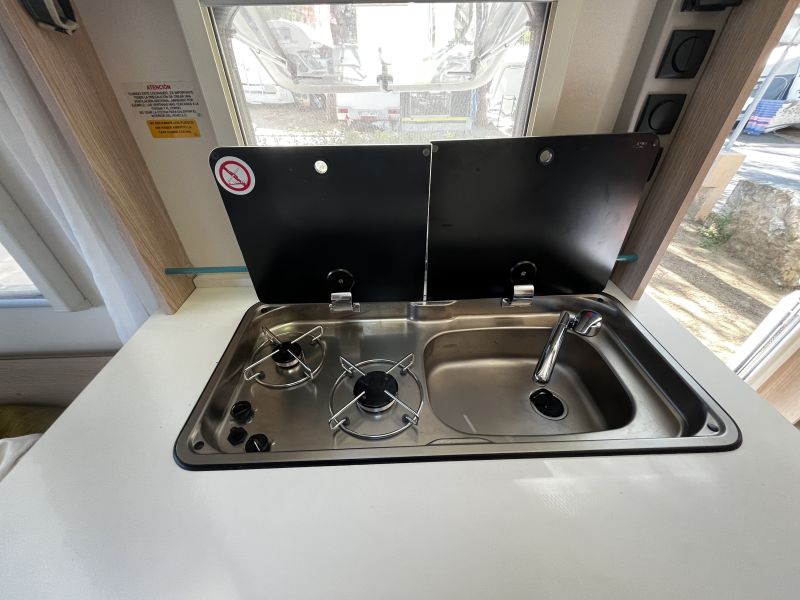 En venta Adria Aviva 350 L Blanco 2018 Barcelona foto 3