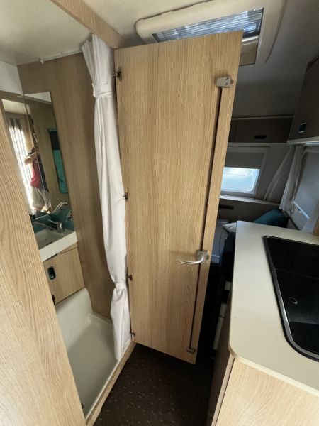 En venta Adria Aviva 350 L Blanco 2018 Barcelona foto 11