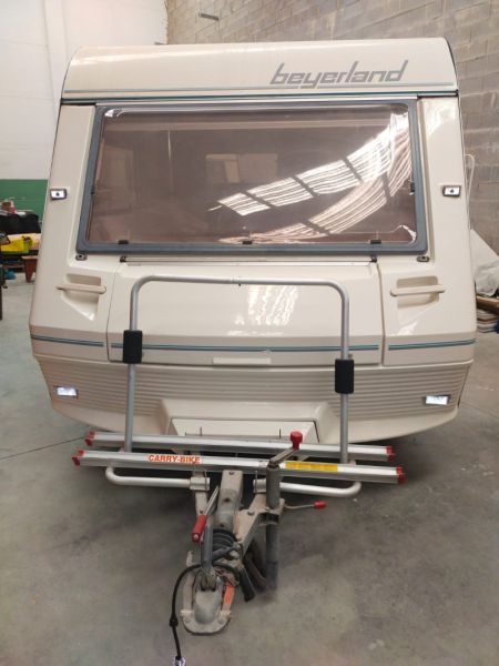 En venta Beyerland VITESSE 400-2 Beige 2010 Tarragona foto 7