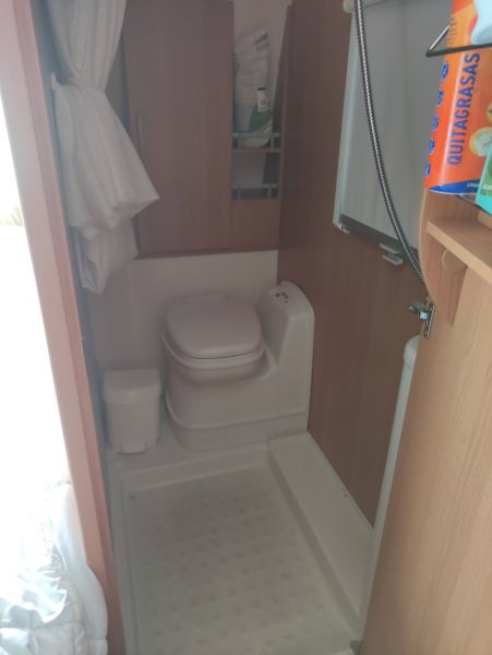En venta Knaus Sport 500 FDK Blanco 2010 Lleida foto 12
