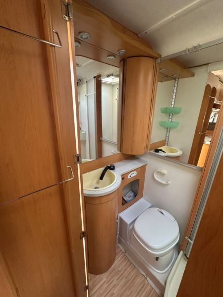 En venta Hymer / Eriba / Hymercar Camp 682 CL Gris 2007 Madrid foto 3