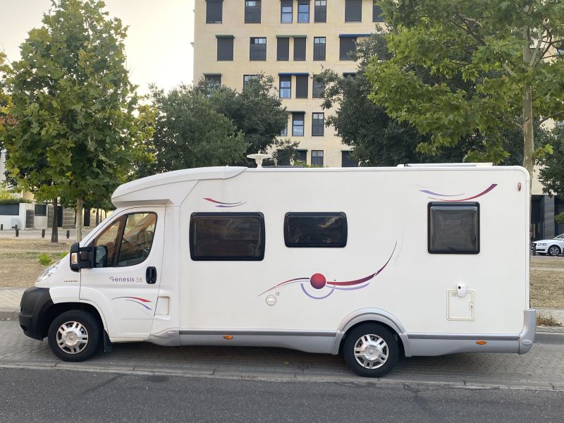 En venta Challenger Genesis 38 Blanco 2009 Madrid foto 1