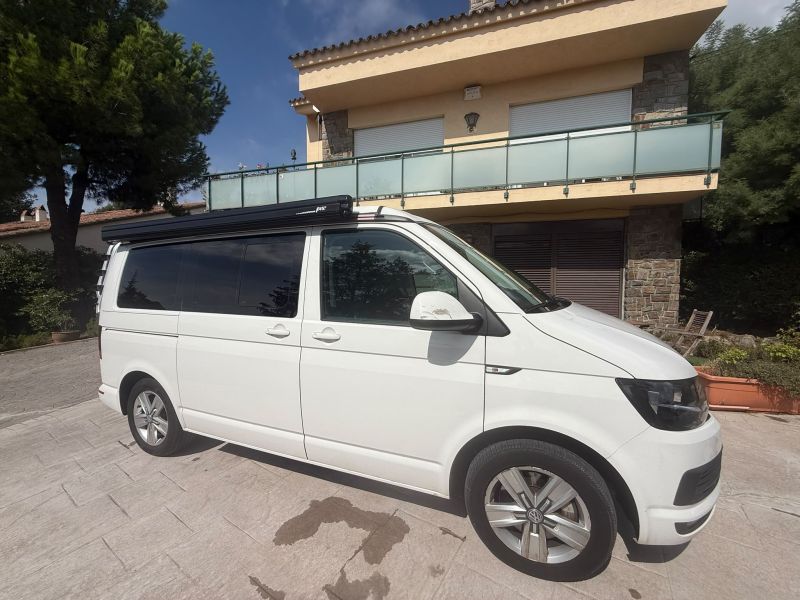 En venta Volkswagen California Beach T6 2.0 TDI 150 4Motion Blanco 2018 Barcelona foto 4