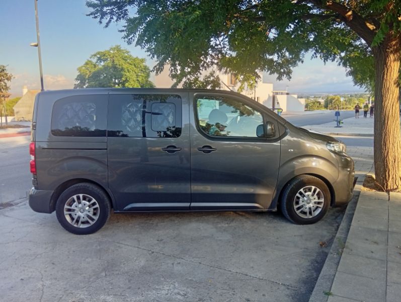 En venta Peugot Traveller 1.5 blue HDI Gris 2020 Granada foto 1