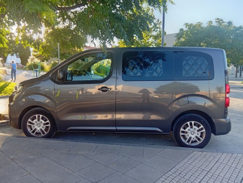 En venta Peugot Traveller 1.5 blue HDI Gris 2020 Granada foto 2