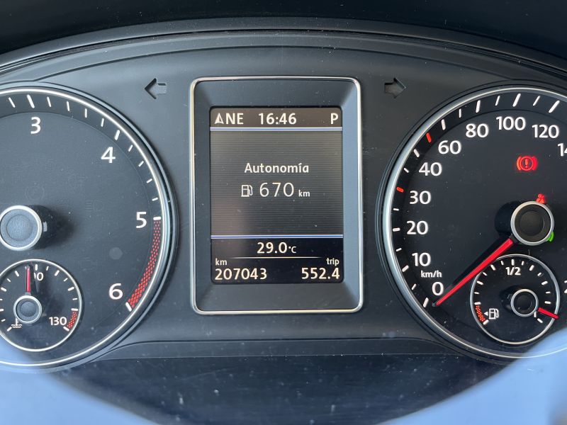 En venta Volkswagen Multivan T5 Highline 2.0 BiTDI 180CV DSG Gris 2010 Navarra foto 4