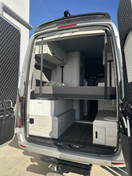 En venta Mercedes-Benz Julià Camper Yosemite 4x4 190 cv Gris 2023 Tarragona foto 6