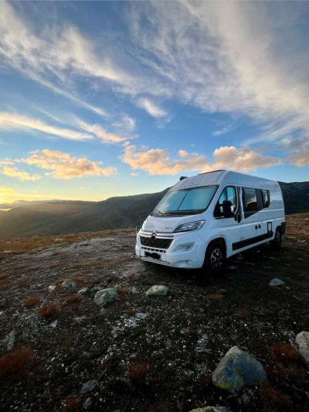 En venta Citroën CITROËN JUMPER SUNLIGHT CLIFF 601 ADVENTURE – 2024 – 140 CV – 32.000 KM   Blanco 2024 Girona foto 1